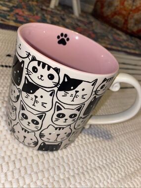 Large Embossed Pink Cat Pattern Ceramic Mug with Paw Accent